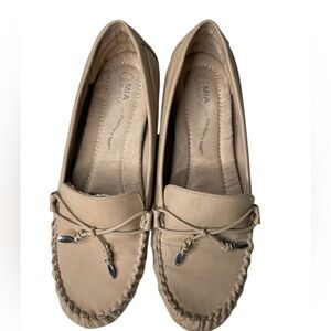 MIA women taupe moc toe flat loafers lip on